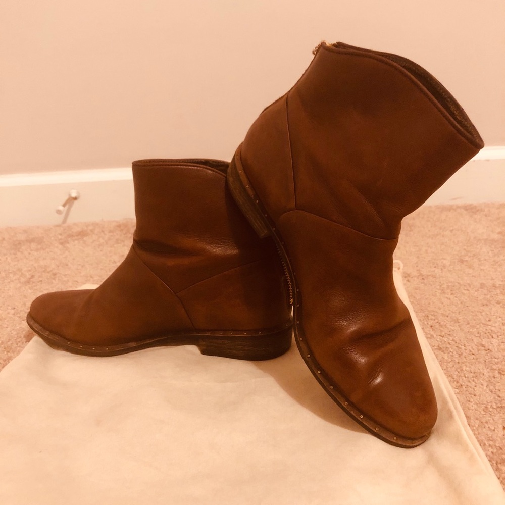 Size 9 Brown Leather, UGG rear zip boots